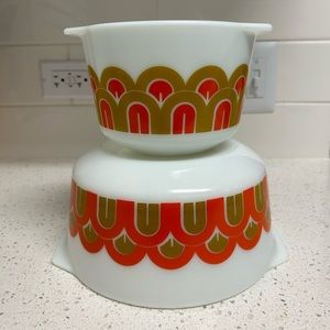 Set of Vintage Pyrex Mod Arches Mix Bowls: 3 Quart & 1-1/2 Quart Casserole Bowls